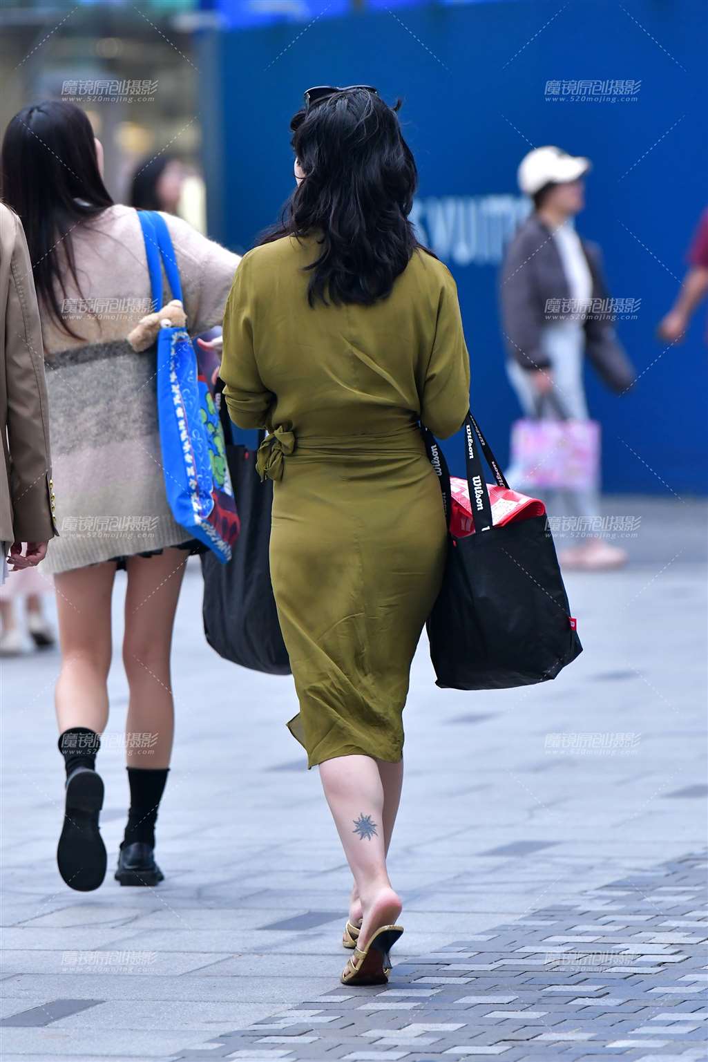 图片[2]-气质绿裙美女-街拍流行馆