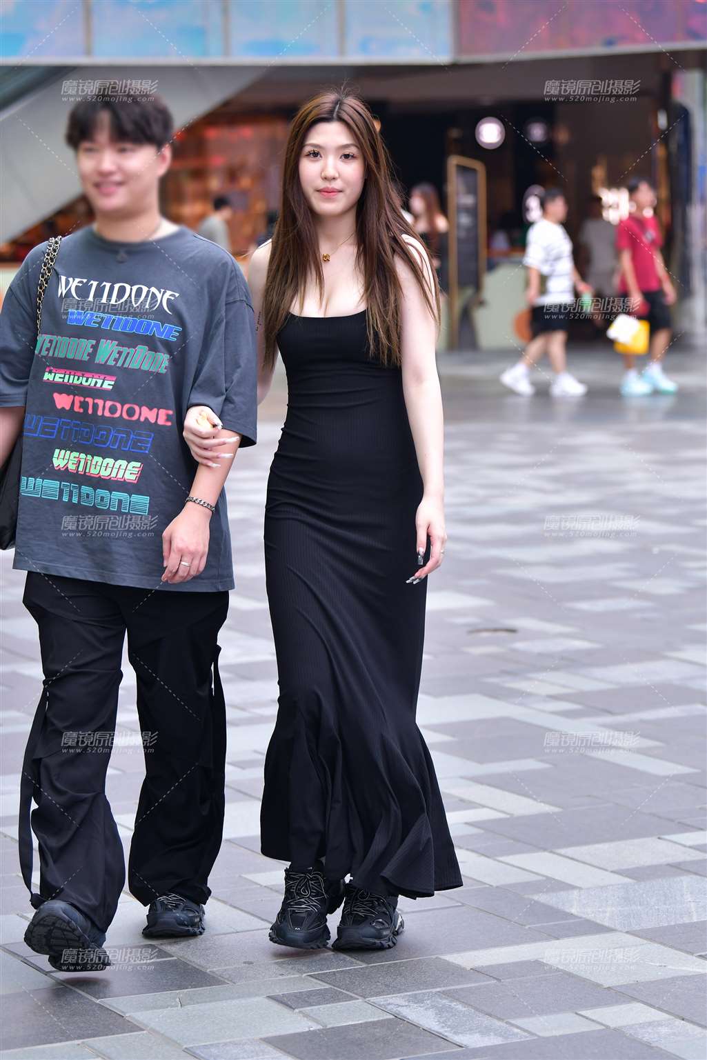 图片[4]-黑色气质长裙美女-街拍流行馆
