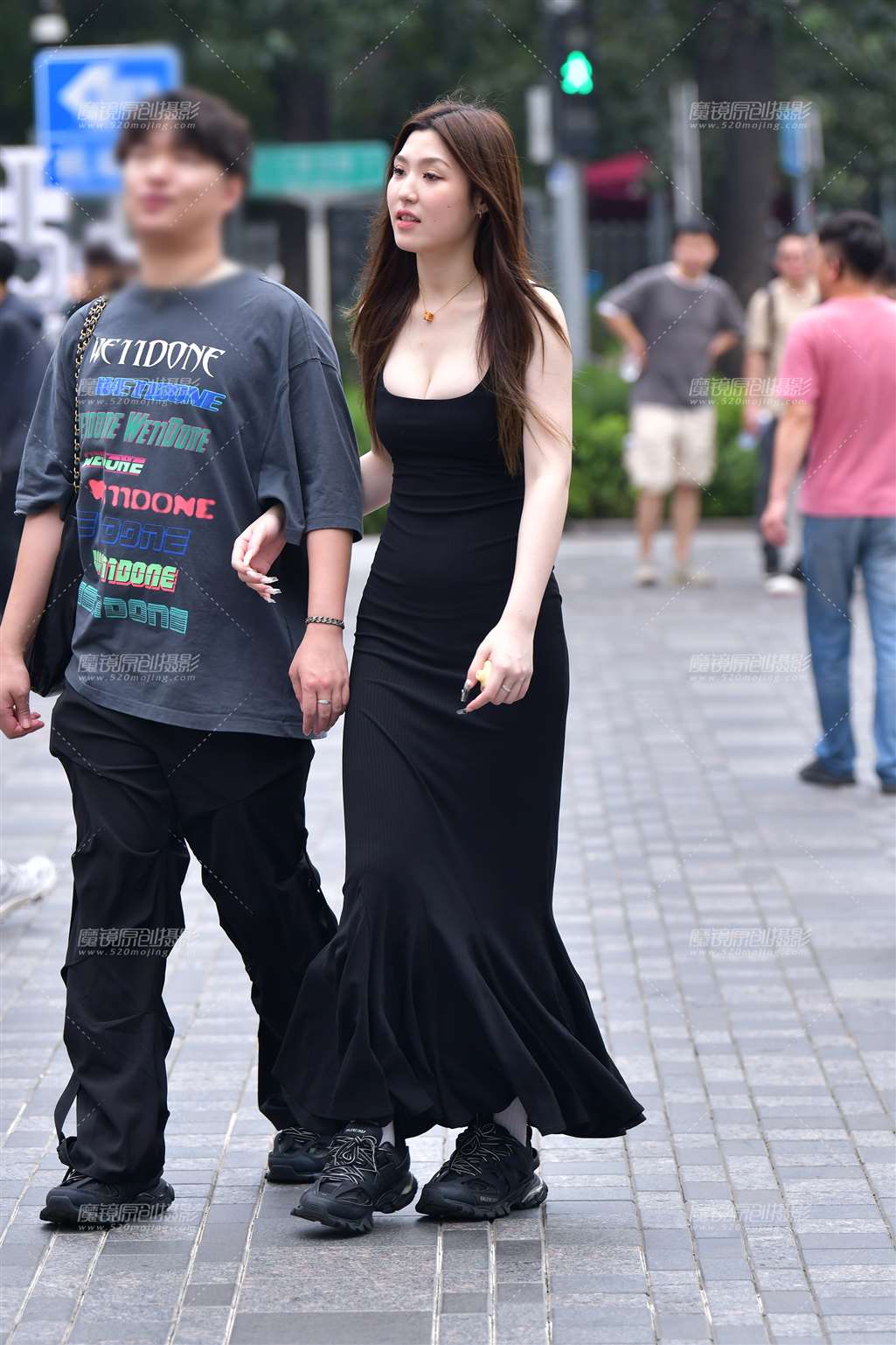 图片[5]-黑色气质长裙美女-街拍流行馆