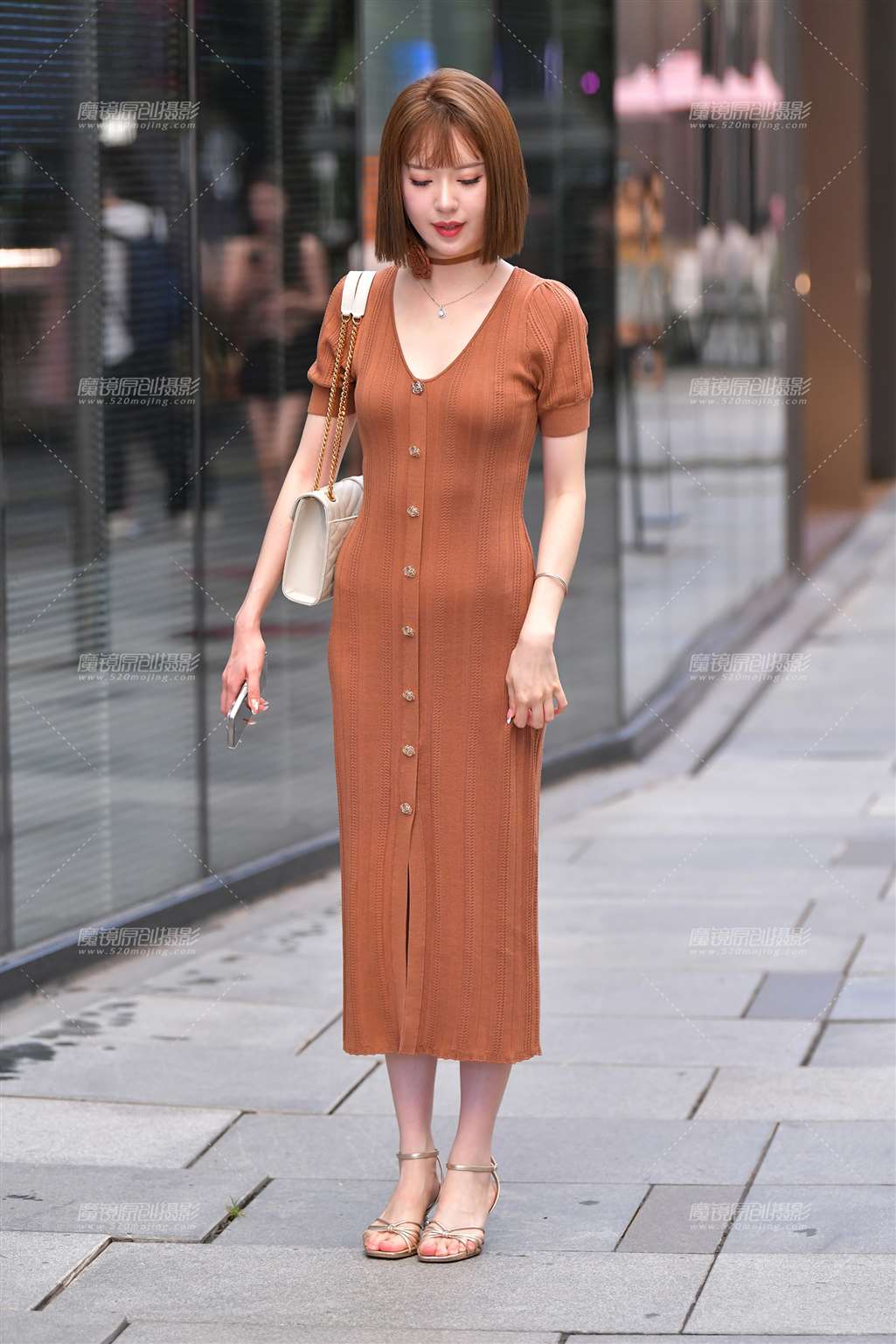 图片[1]-优雅气质长裙美女-街拍流行馆