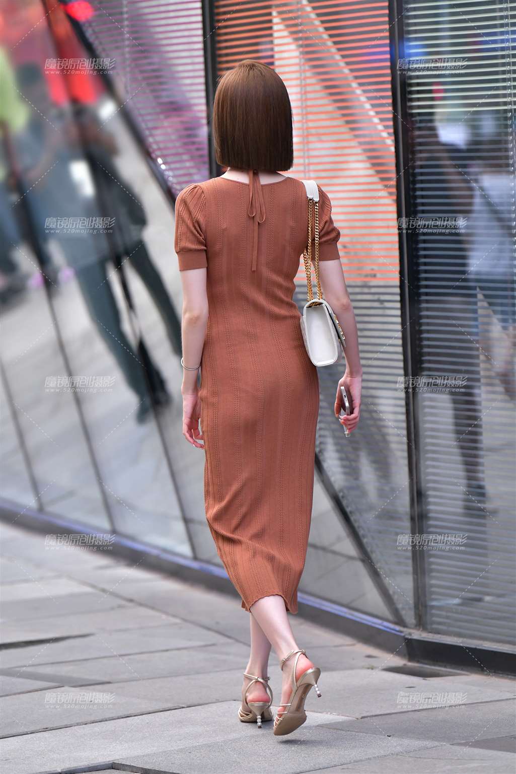 图片[5]-优雅气质长裙美女-街拍流行馆