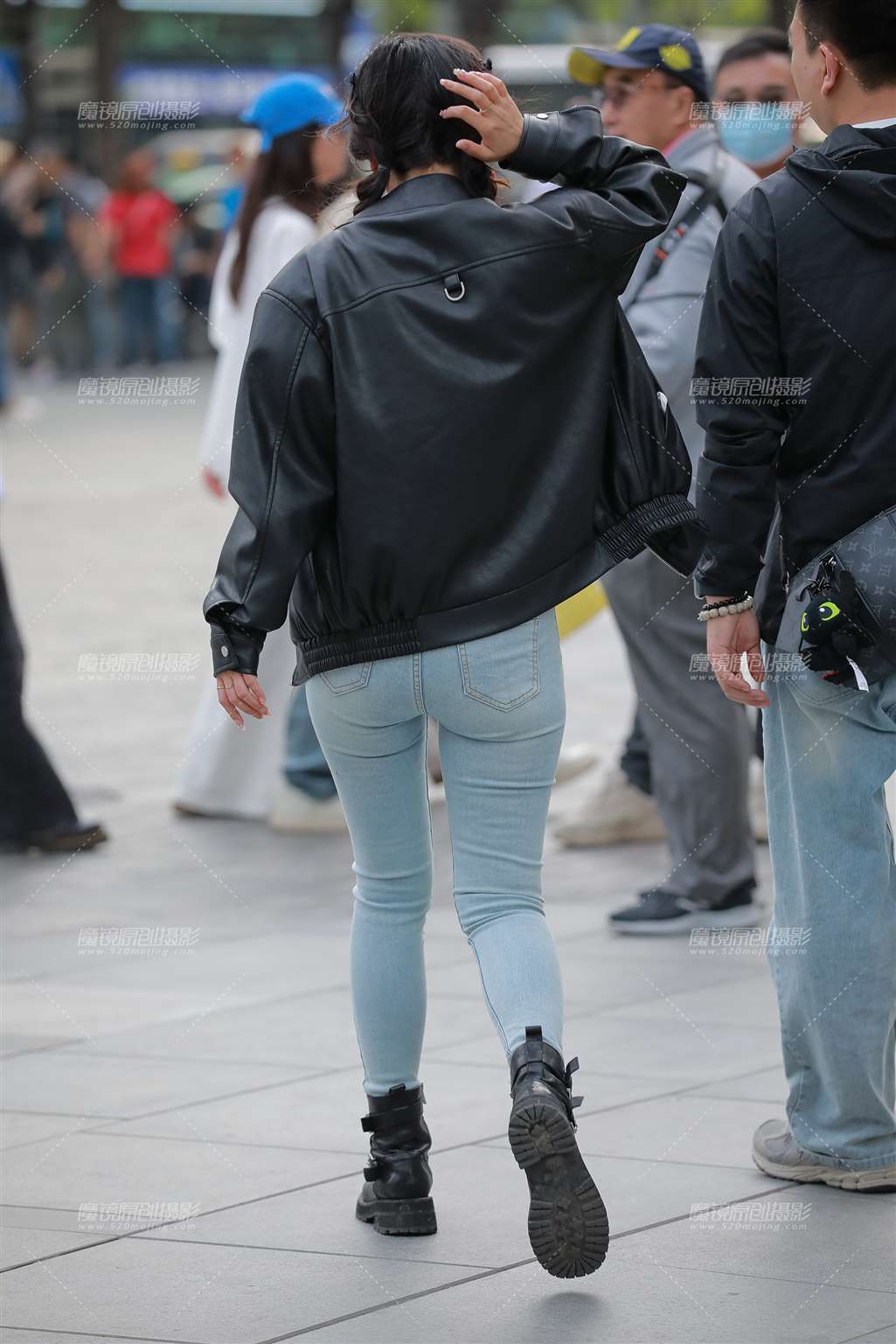 图片[2]-浅蓝牛仔裤女友-街拍流行馆
