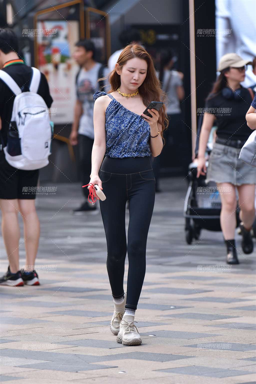 图片[3]-苗条牛仔裤美女-街拍流行馆
