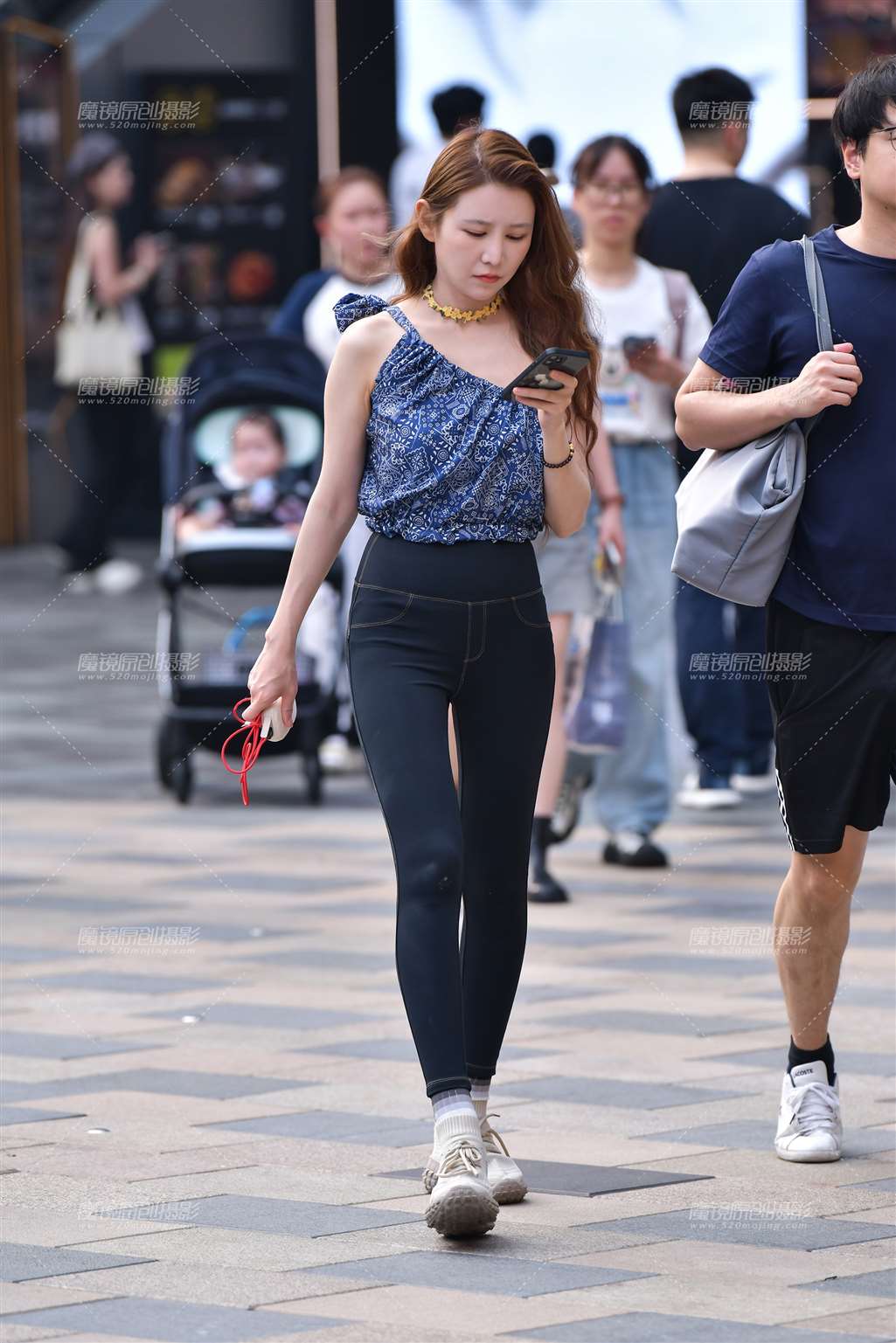 图片[5]-苗条牛仔裤美女-街拍流行馆