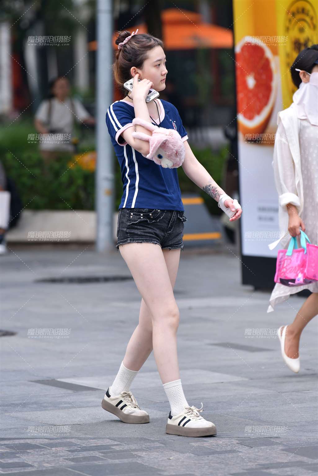 图片[5]-靓丽热裤美女-街拍流行馆