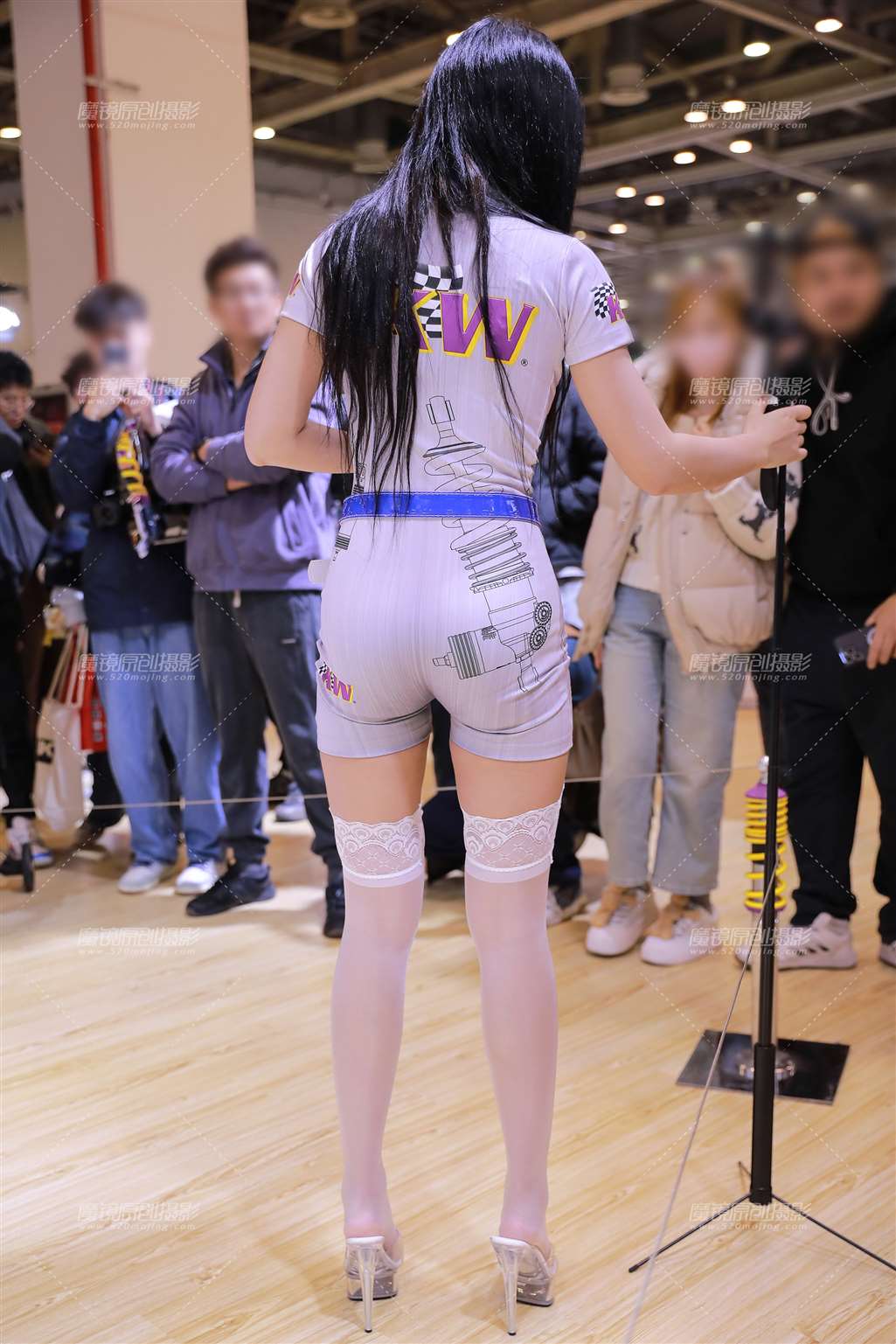 图片[5]-GT灰色紧身连体服-街拍流行馆