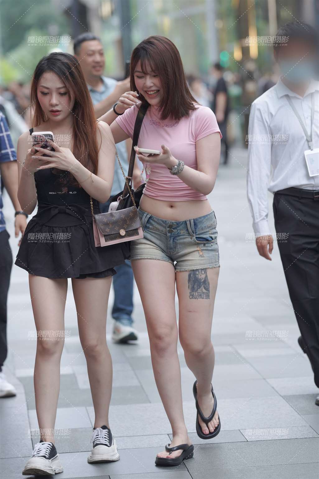 图片[5]-热裤小妹-街拍流行馆