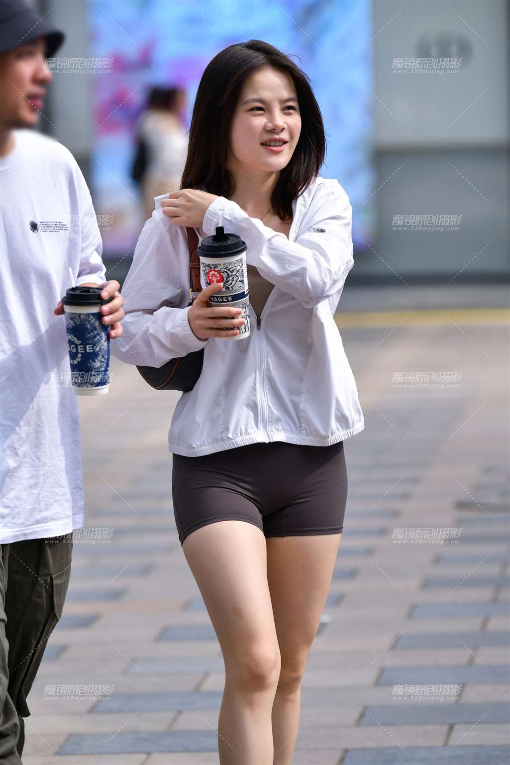 图片[1]-运动瑜伽紧身短裤美女-街拍流行馆