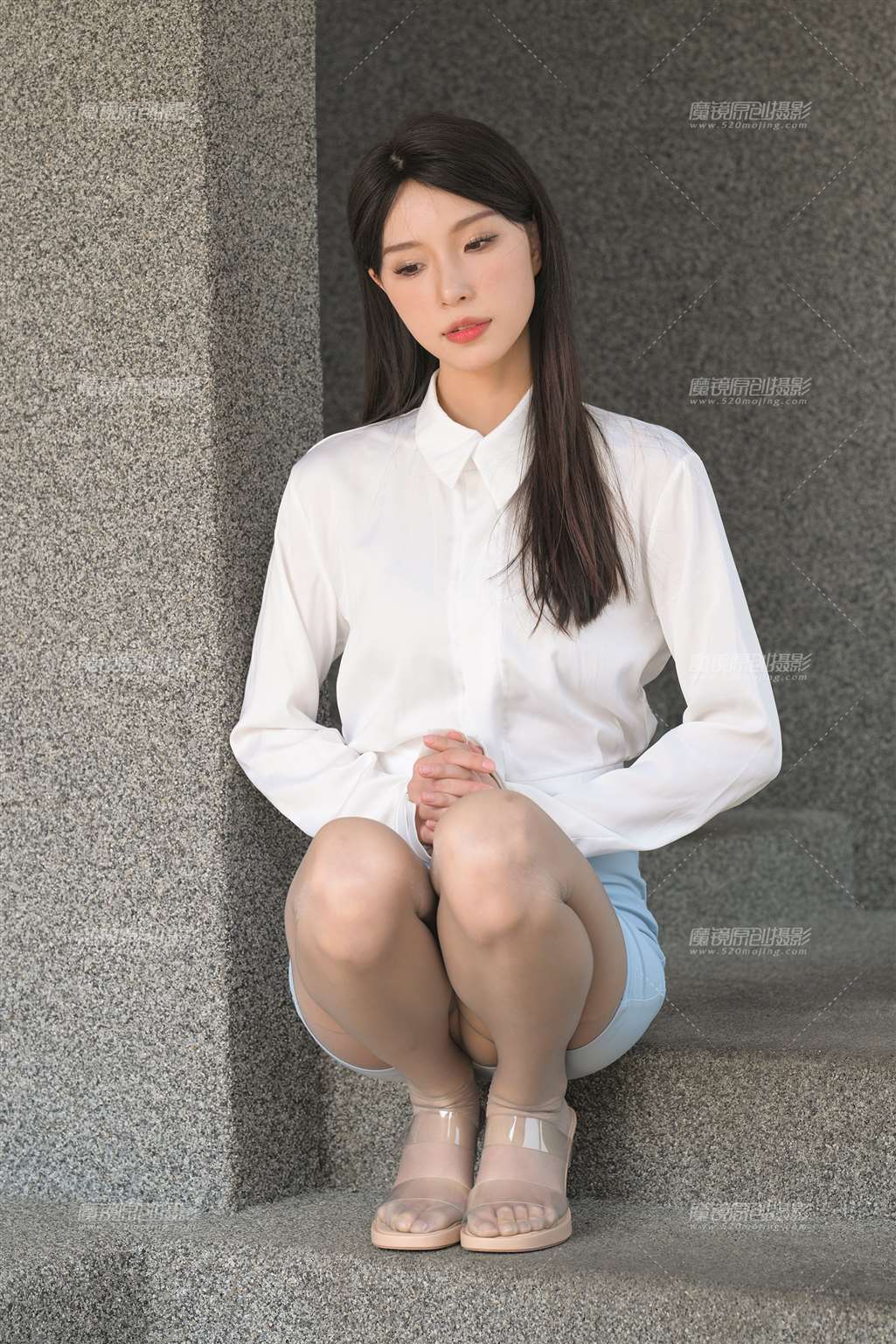 图片[2]-蓝色制服美女-街拍流行馆