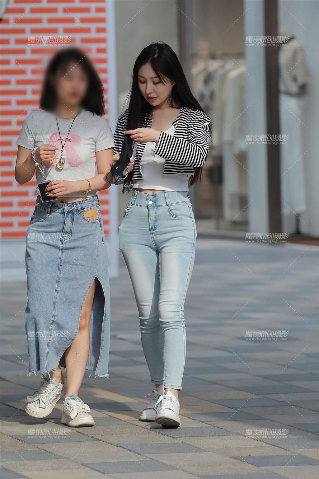图片[3]-浅蓝牛仔裤美女-街拍流行馆