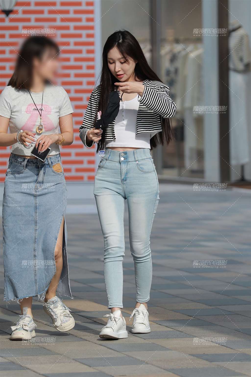 图片[5]-浅蓝牛仔裤美女-街拍流行馆