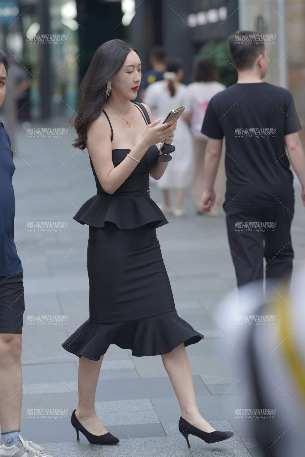 图片[4]-吊带低胸-街拍流行馆