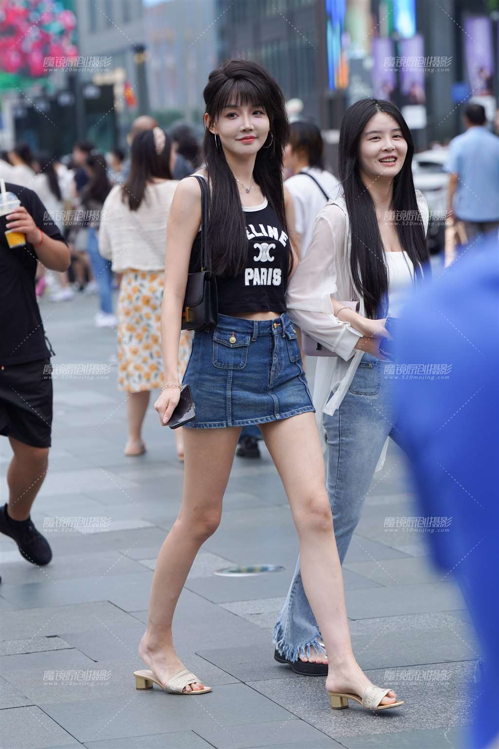 图片[1]-甜美长腿-街拍流行馆