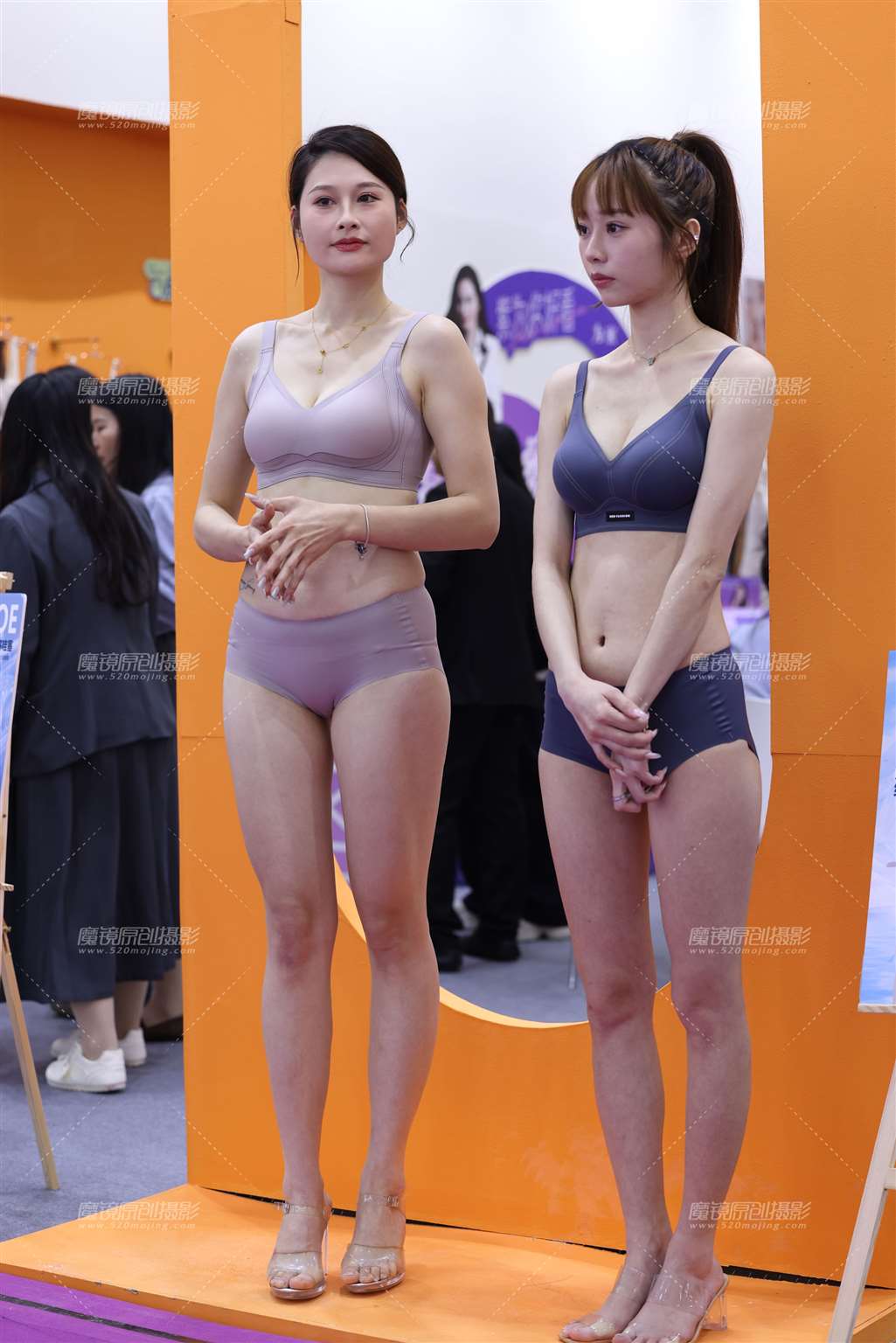 图片[4]-20250318两个内衣模特-街拍流行馆