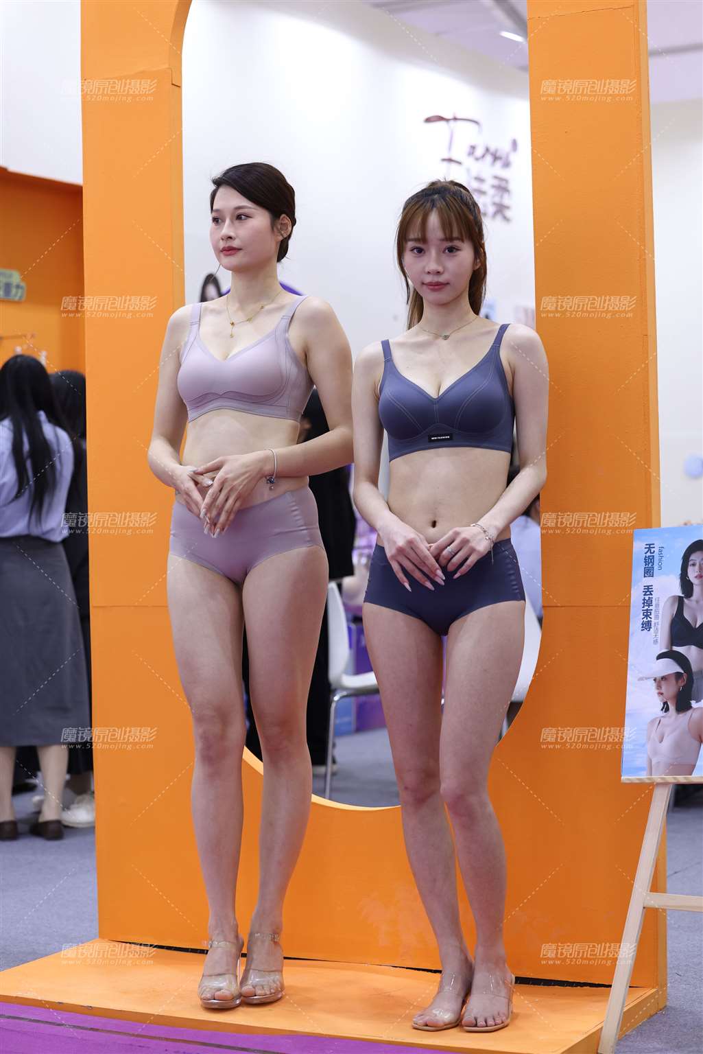 图片[1]-20250318两个内衣模特-街拍流行馆