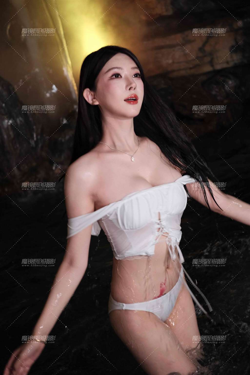 图片[5]-20250427温泉里的白色比基尼美女高-街拍流行馆