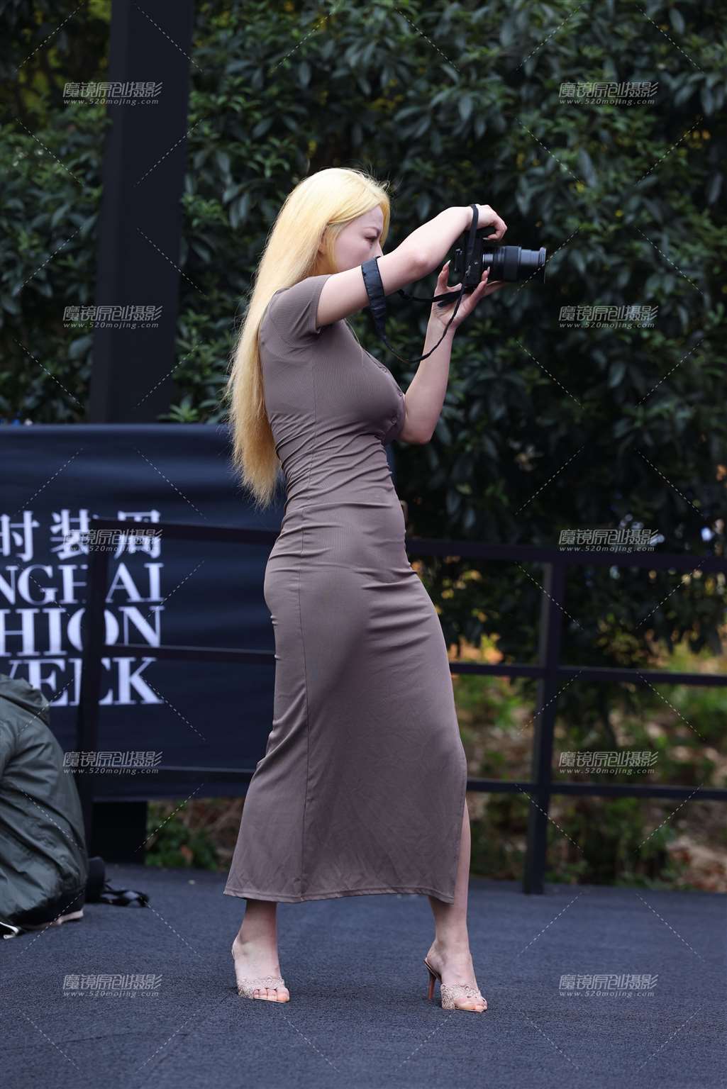 图片[1]-20250328金发丰腴摄影师小姐姐-街拍流行馆