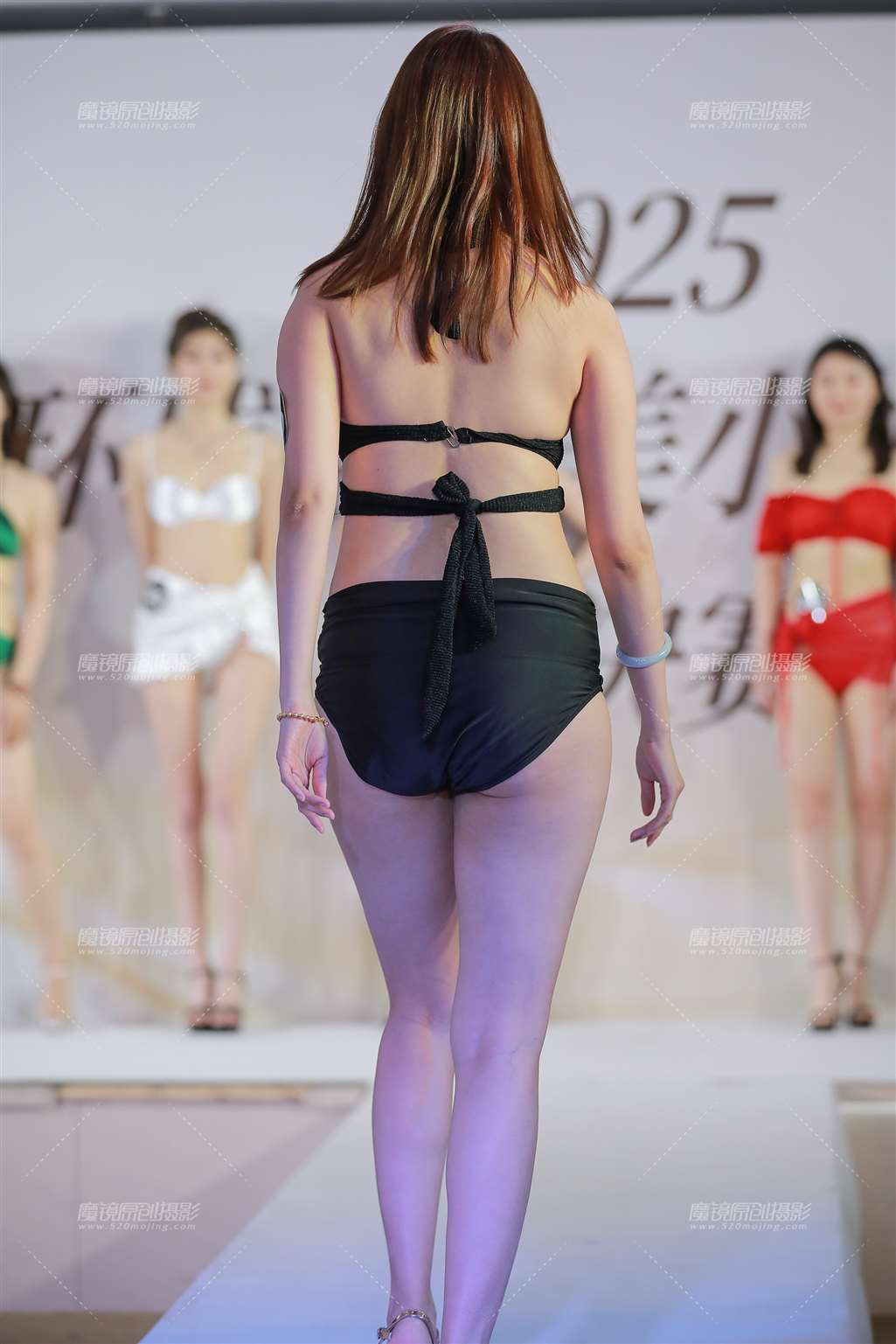图片[2]-黑色泳装-街拍流行馆