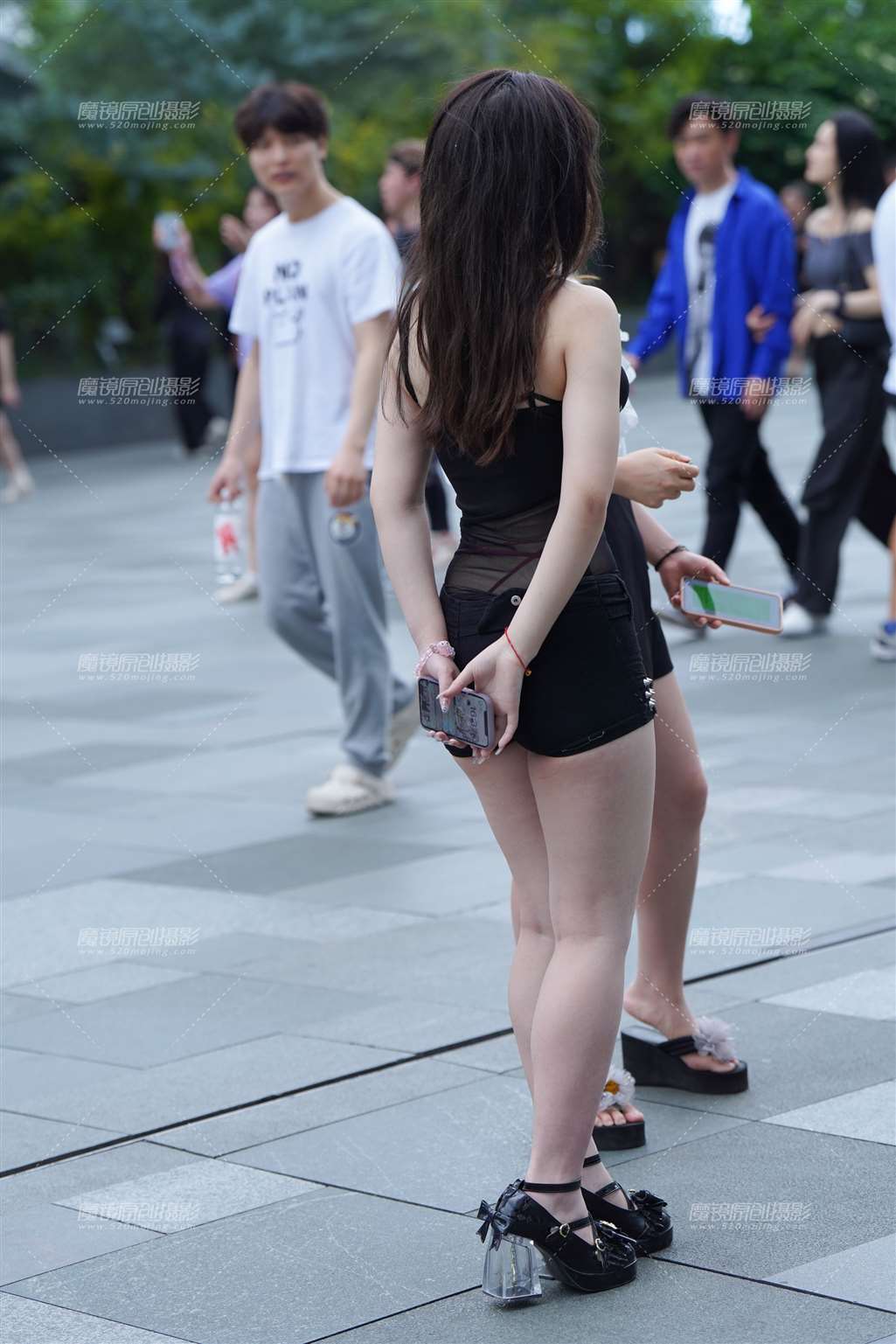 图片[4]-热裤小妹-街拍流行馆