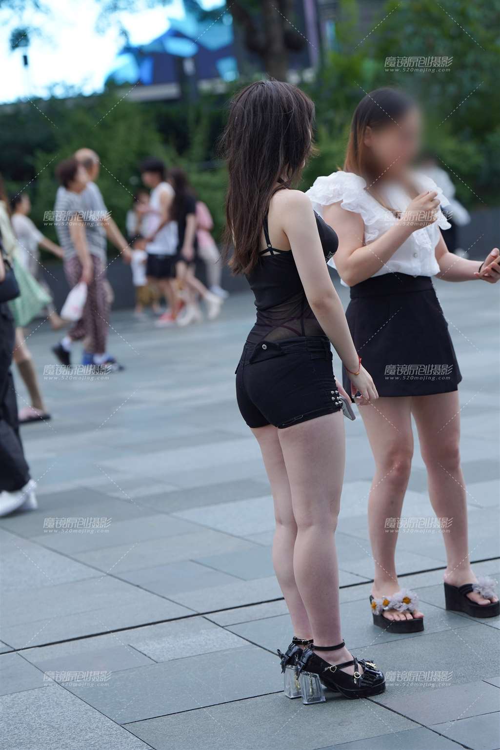 图片[5]-热裤小妹-街拍流行馆