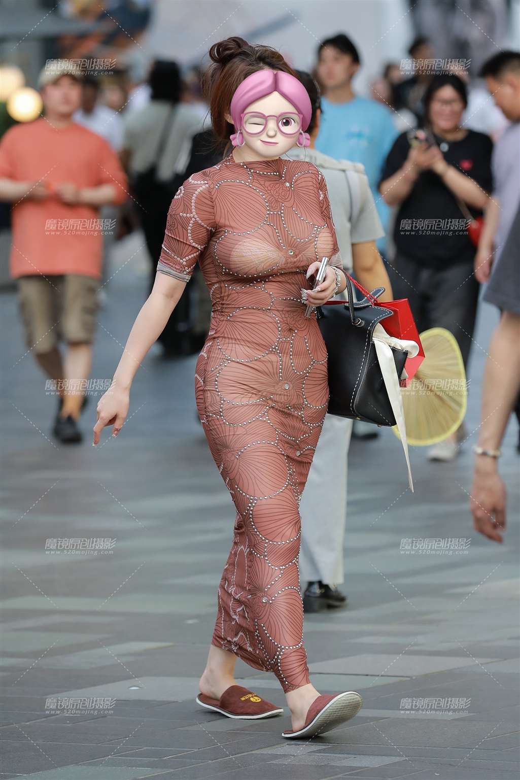 图片[3]-性感棕色包臀裙美女-街拍流行馆