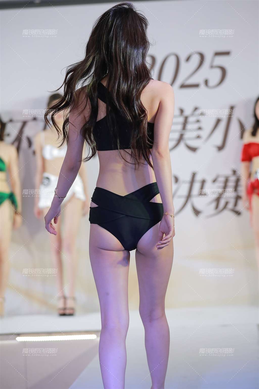 图片[2]-黑色泳装-街拍流行馆