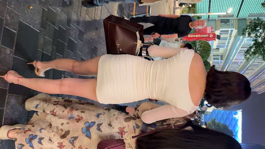 图片[5]-白色包臀裙美女（视频版）-街拍流行馆