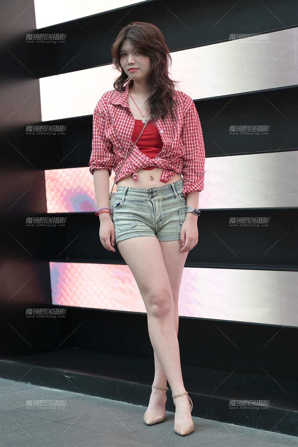 图片[1]-热裤紧牛美腿-街拍流行馆