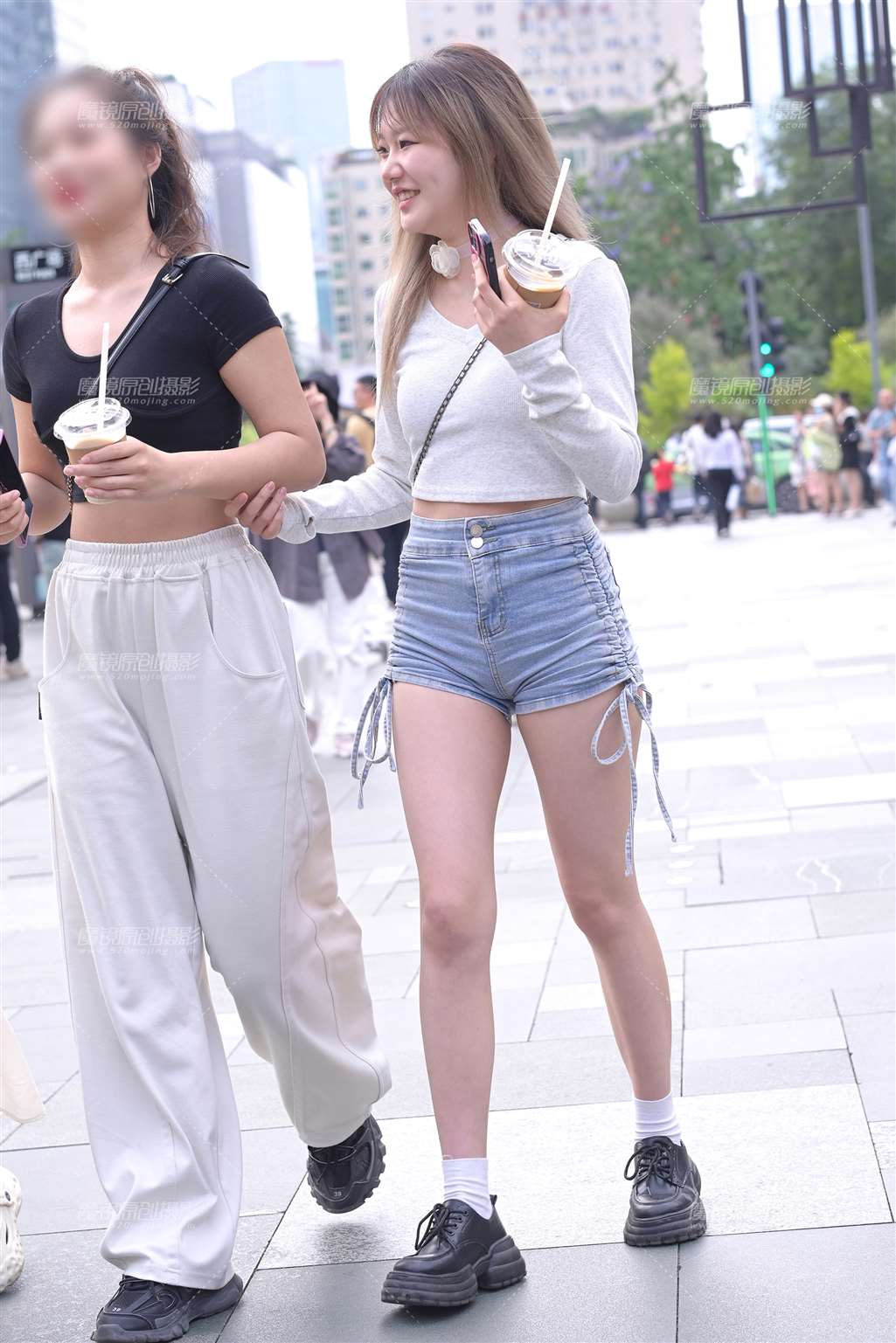 图片[3]-热裤女孩-街拍流行馆