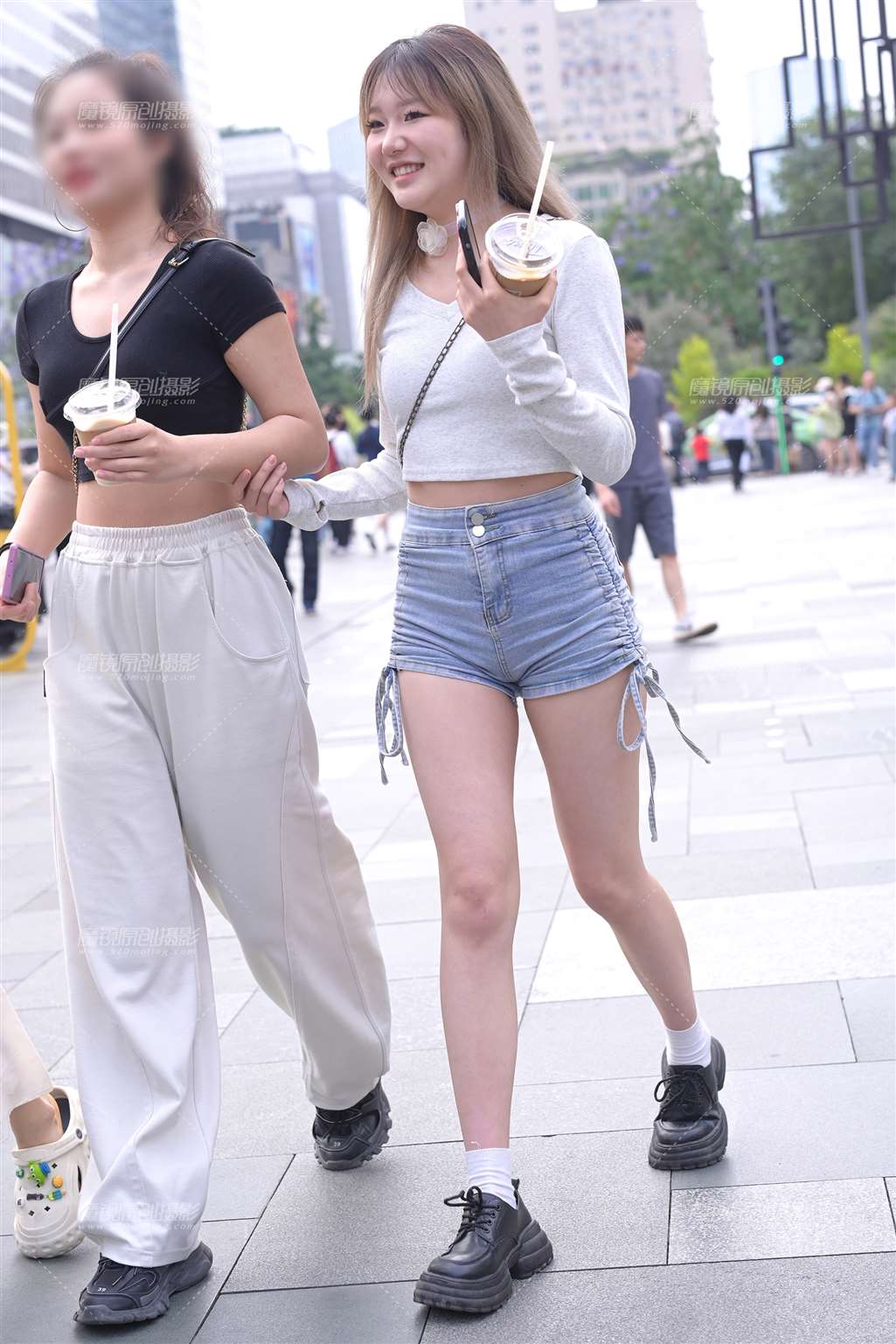 图片[4]-热裤女孩-街拍流行馆