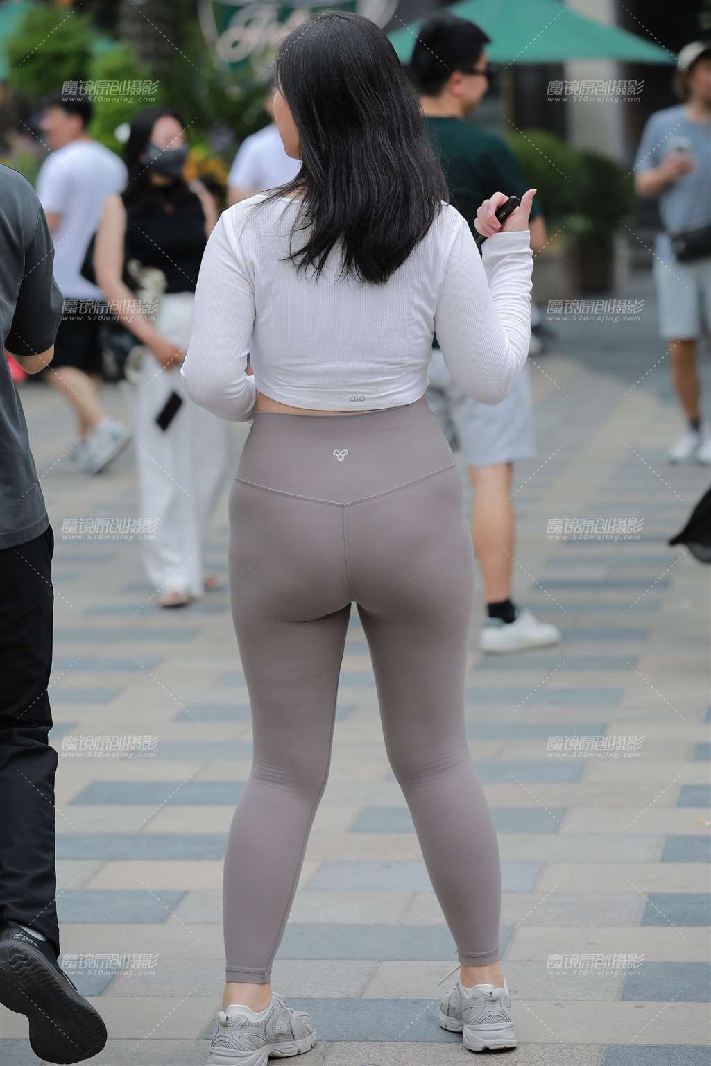 图片[4]-丰润瑜伽裤美女-街拍流行馆