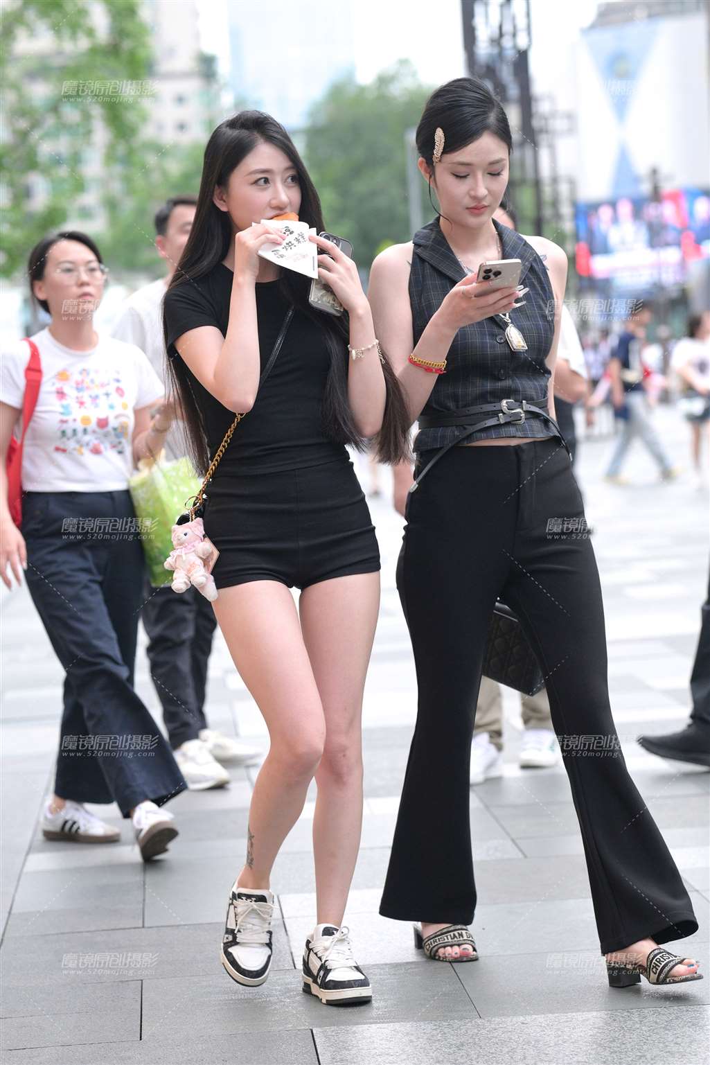 图片[3]-黑色热裤美女-街拍流行馆
