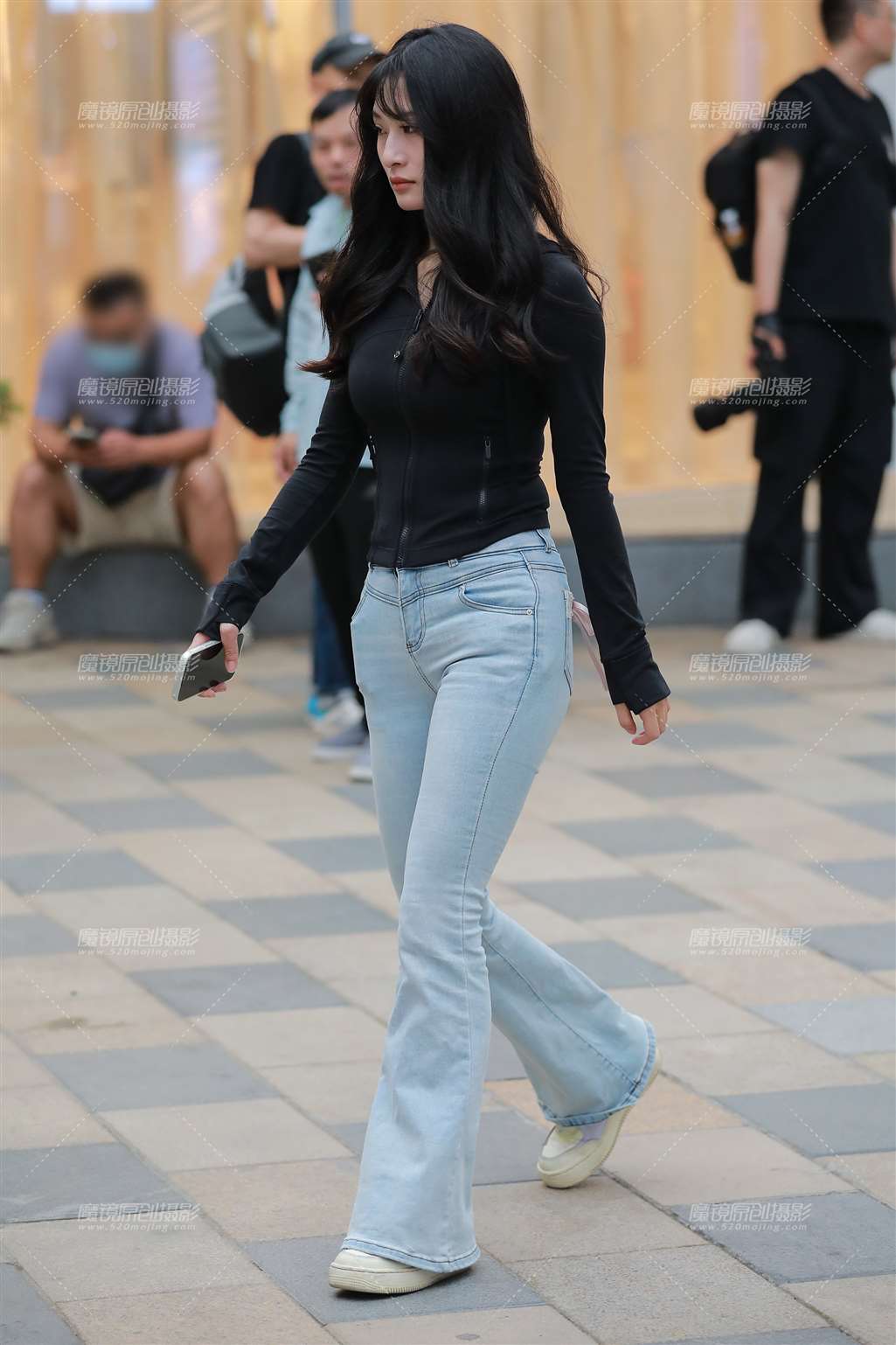 图片[5]-浅色牛仔裤美女-街拍流行馆