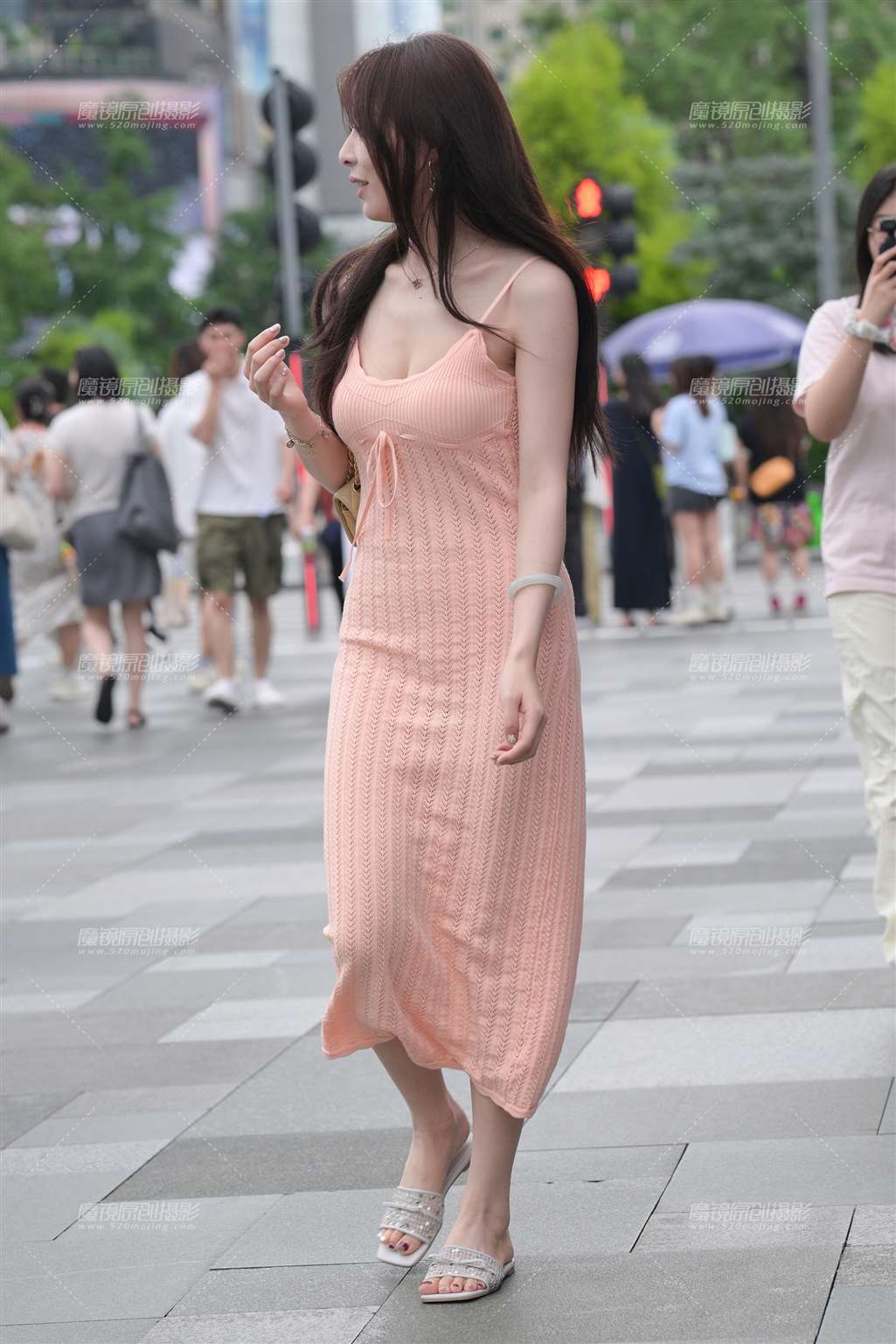 图片[3]-粉裙美女-街拍流行馆