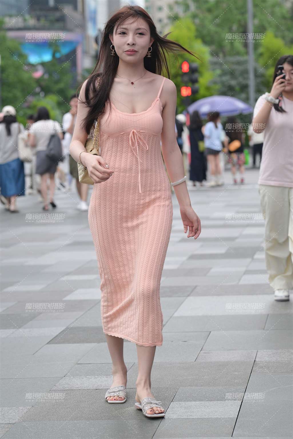 粉裙美女