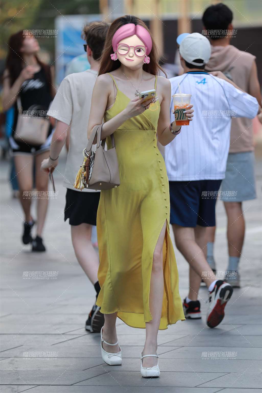图片[1]-长裙美女-街拍流行馆