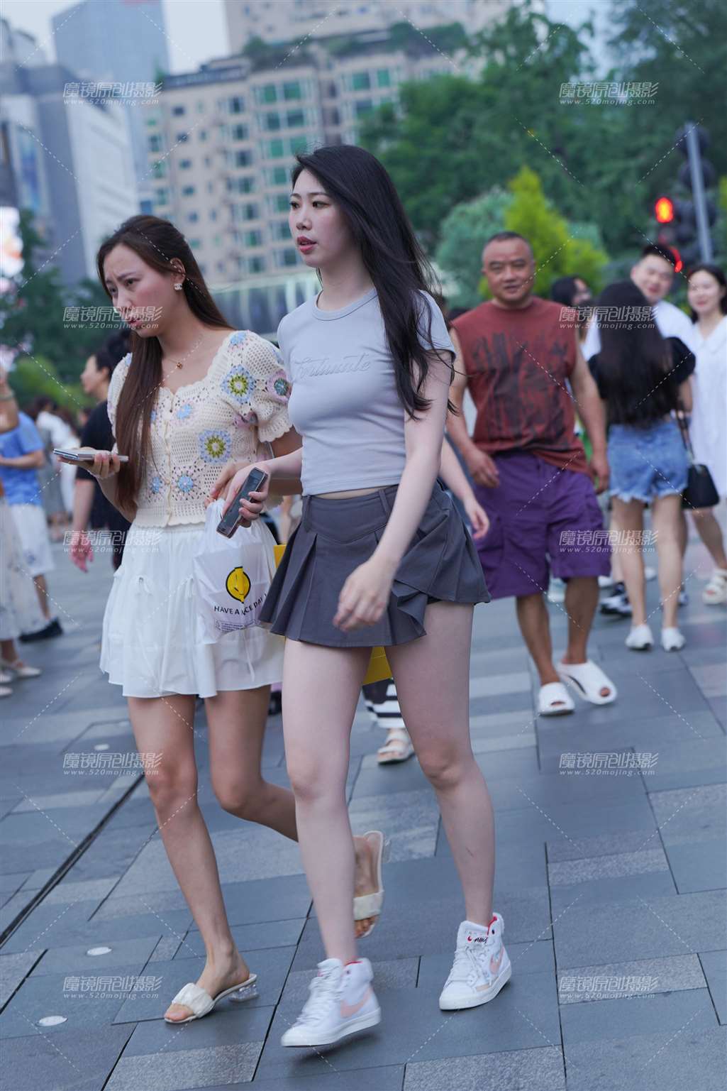 图片[3]-百褶裙美腿-街拍流行馆