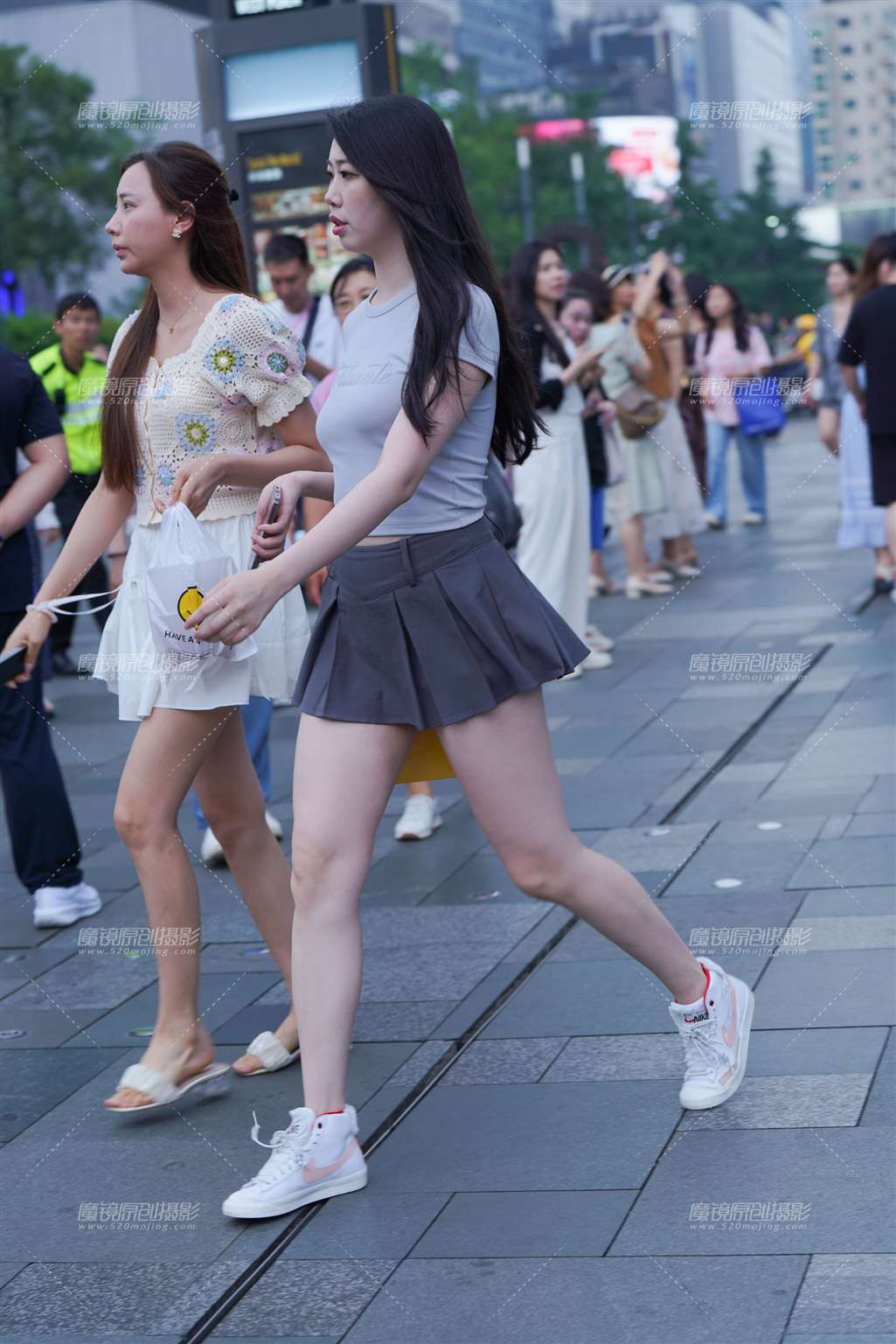 图片[4]-百褶裙美腿-街拍流行馆