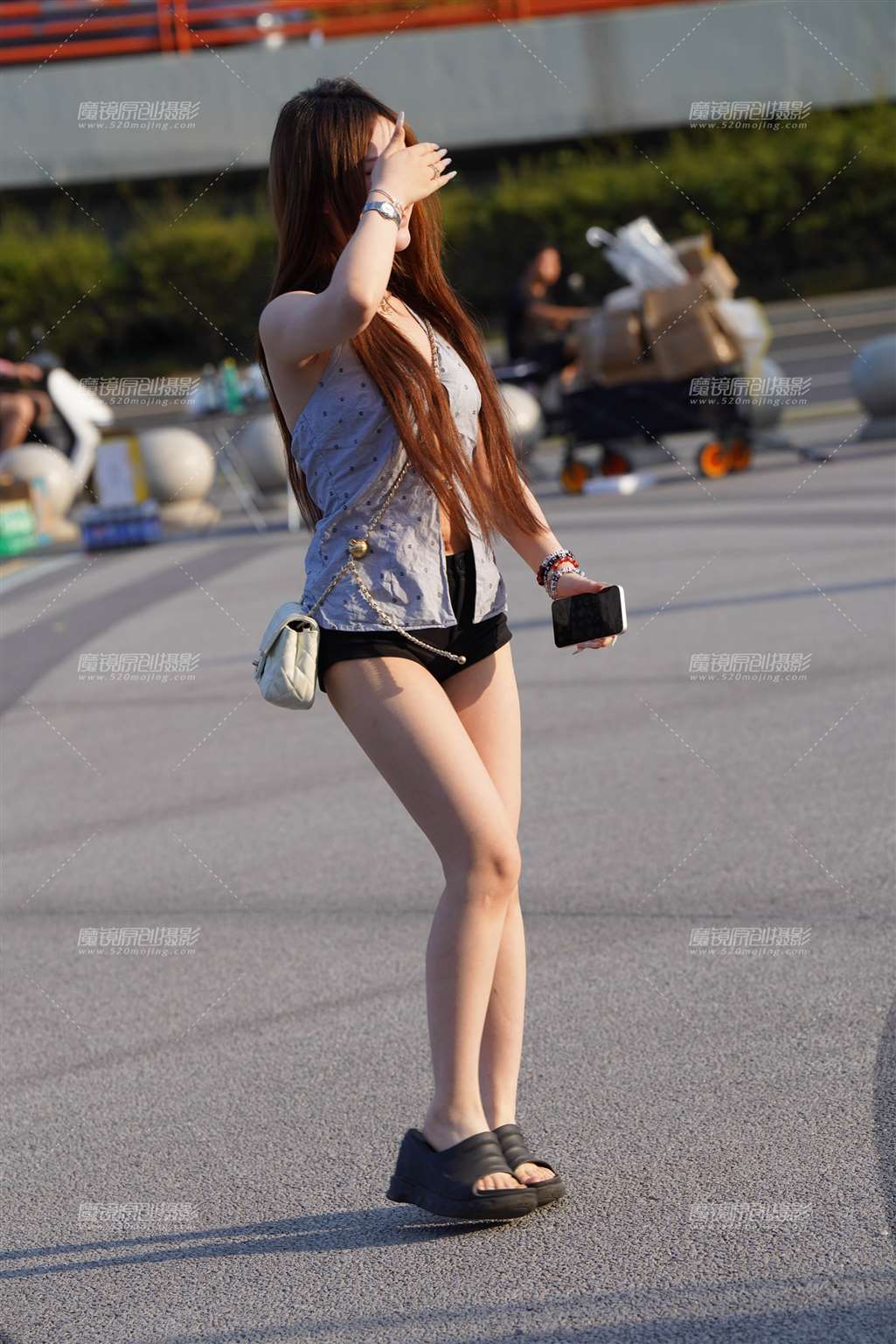 图片[4]-热裤小妹-街拍流行馆