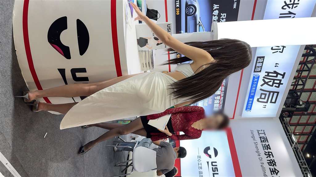 图片[2]-ZZ超性感-白色紧身裙美女（视频版）-街拍流行馆