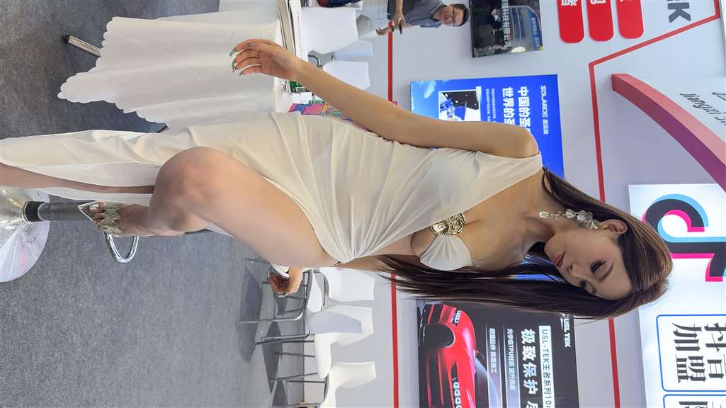 图片[4]-ZZ超性感-白色紧身裙美女（视频版）-街拍流行馆