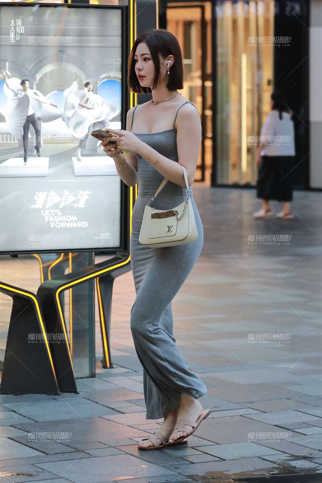 图片[4]-性感灰色紧身裙美女-街拍流行馆