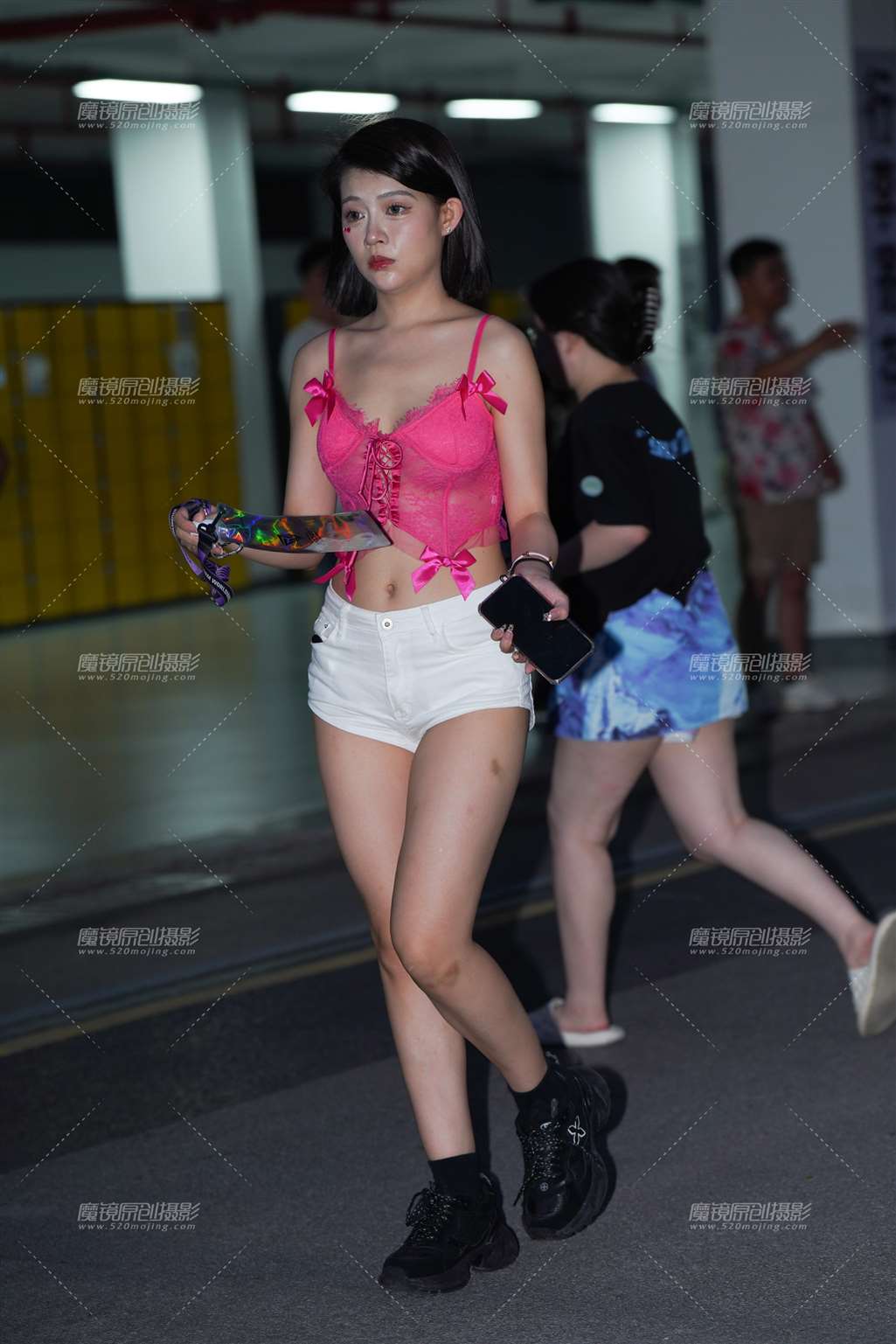 图片[4]-热裤美眉-街拍流行馆