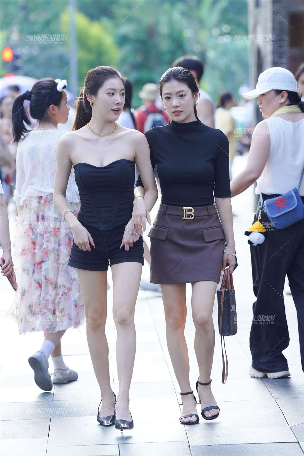图片[4]-气质甜美双胞胎-街拍流行馆