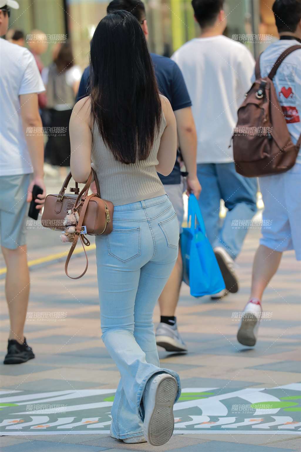 图片[5]-浅蓝牛仔裤小妹-街拍流行馆