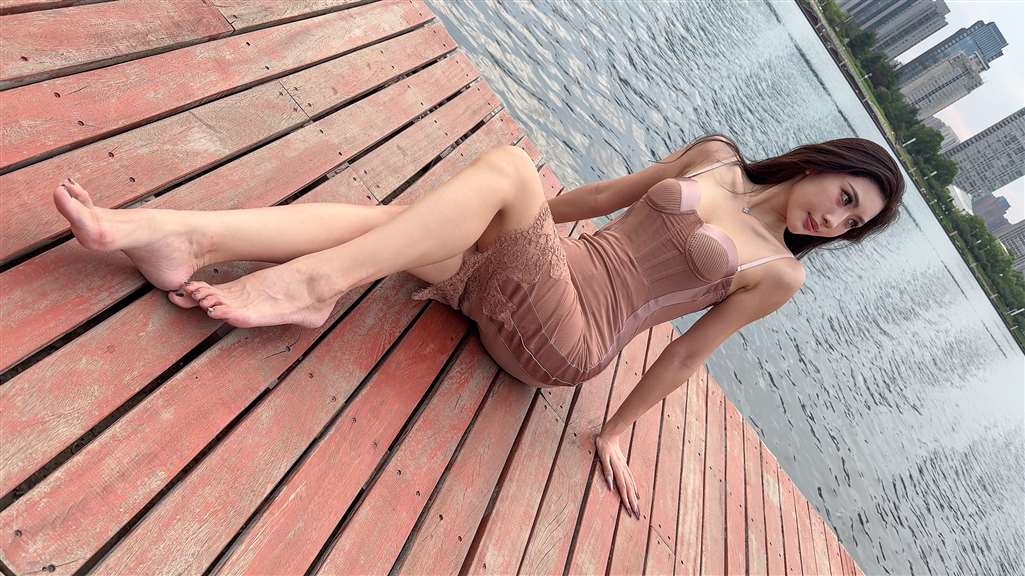 图片[2]-湖边美女（视频版）-街拍流行馆