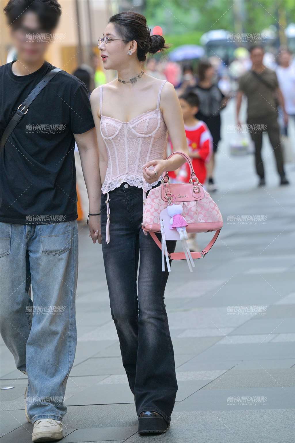 清凉眼镜妹