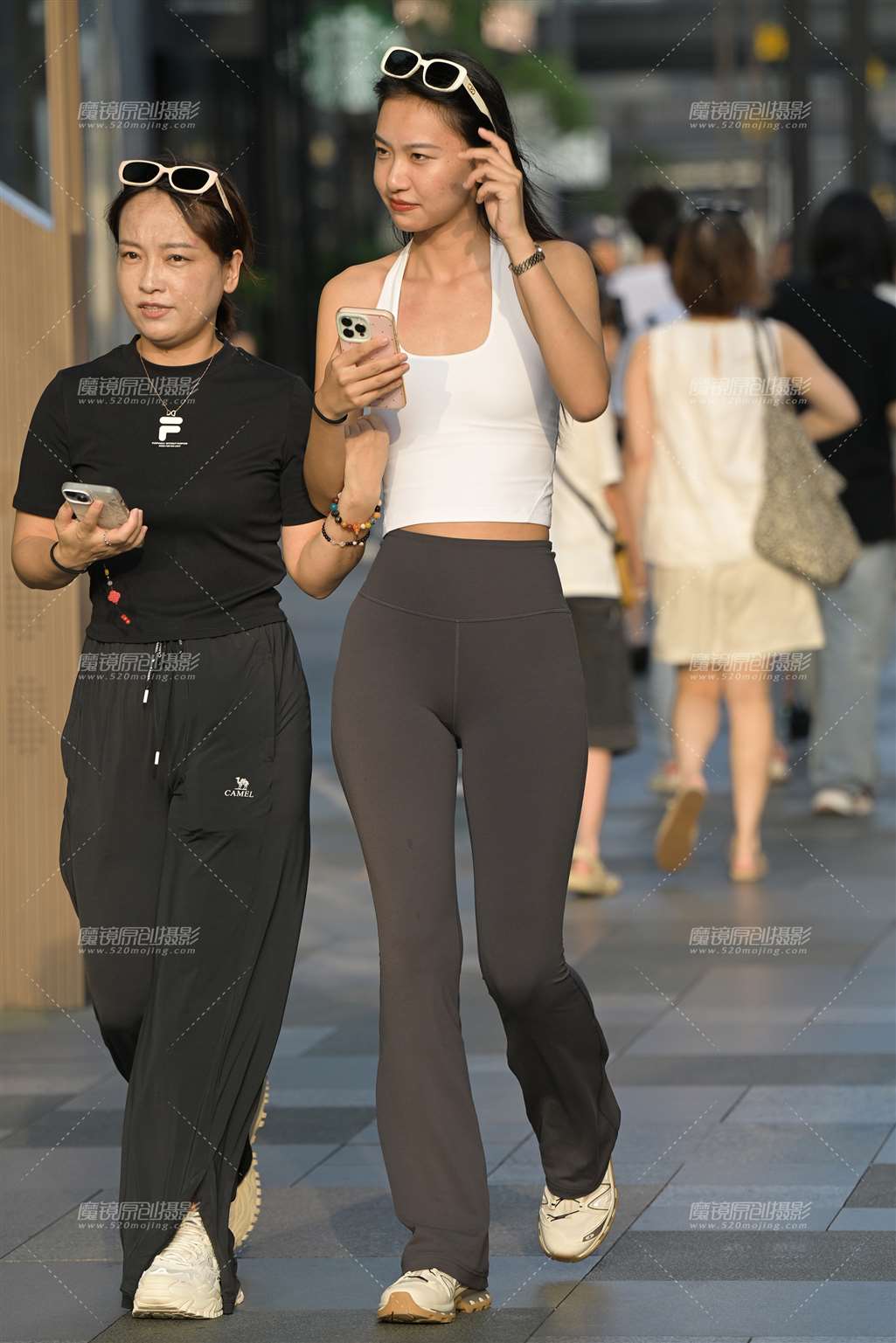 图片[1]-紧身美女-街拍流行馆