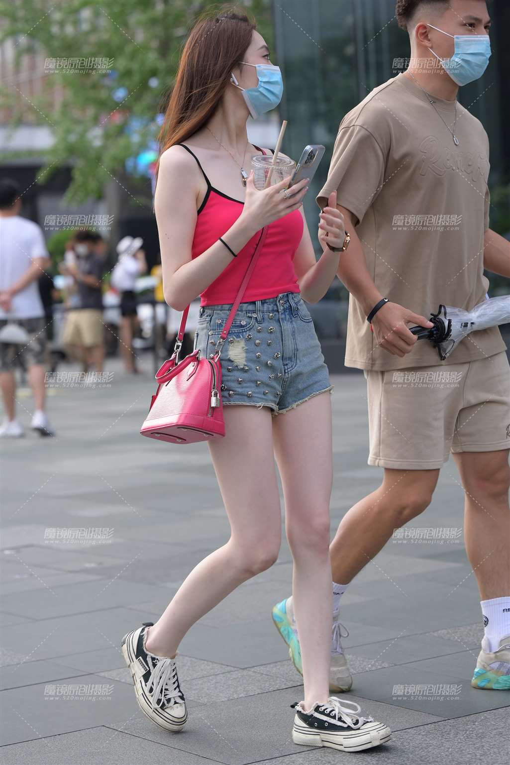 白嫩美女