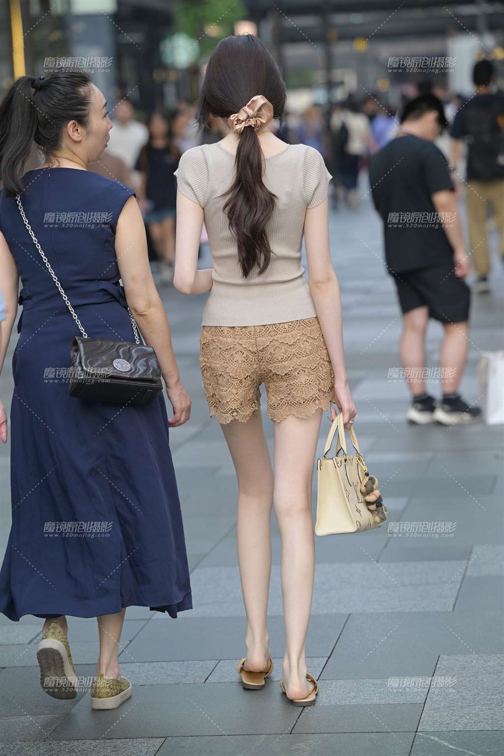 图片[2]-美白长腿-街拍流行馆